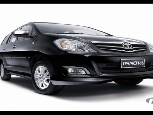 toyota innova 2012 black